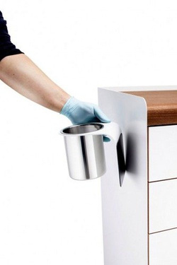 Nierdzewny pojemnik z magnesem na odpady medyczne do szafek RUCK® ROOM