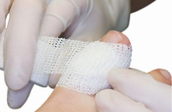 Mollelast® embroidered cohesive support bandage 4 cm x 4 m, 1 roll